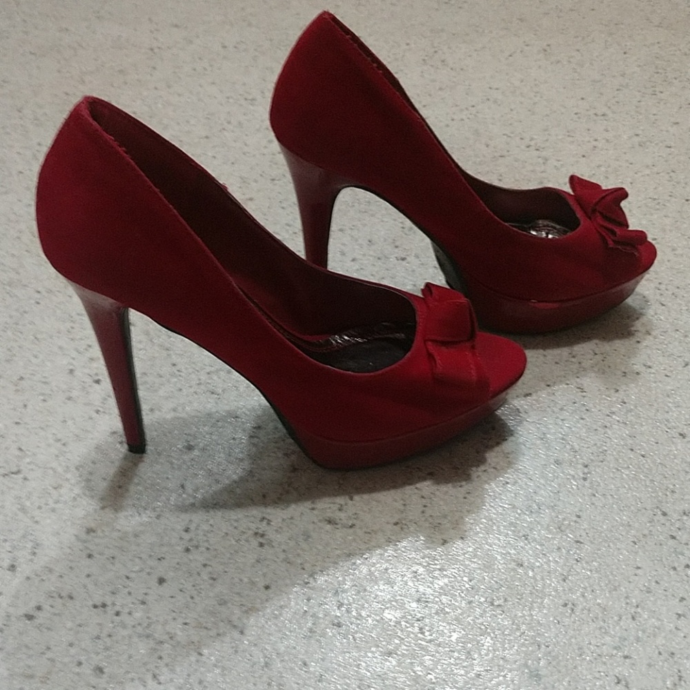 Heels - Picture 3 of 4